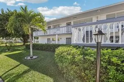 104 Oakridge Deerfield Beach FL 33442