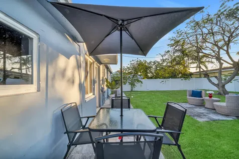 3331 Lake Avenue West Palm Beach FL 33405