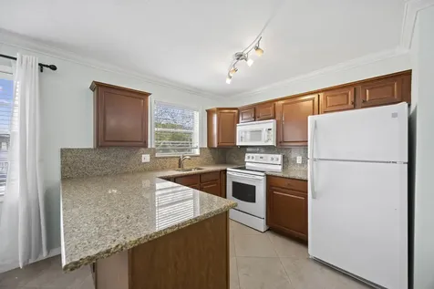 144 Canterbury F West Palm Beach FL 33417