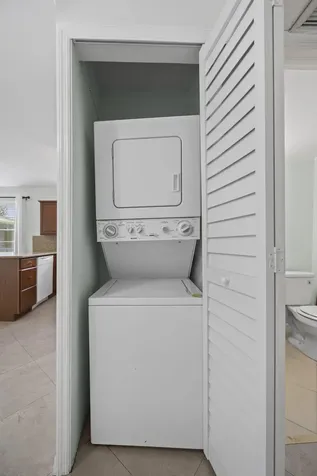 144 Canterbury F West Palm Beach FL 33417