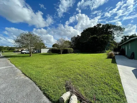 5122 Lake Boulevard Delray Beach FL 33484