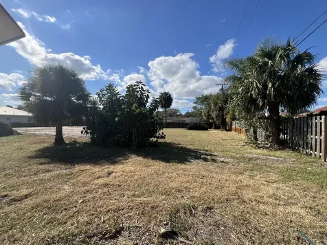 2623 SW 5th Street Boynton Beach FL 33435