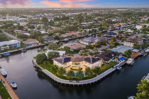 3700 Ne 24th Avenue Lighthouse Point FL 33064