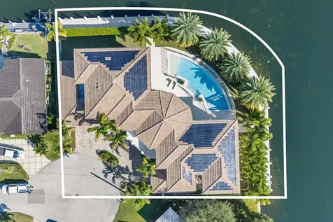 3700 Ne 24th Avenue Lighthouse Point FL 33064