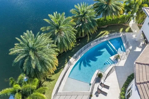 3700 Ne 24th Avenue Lighthouse Point FL 33064