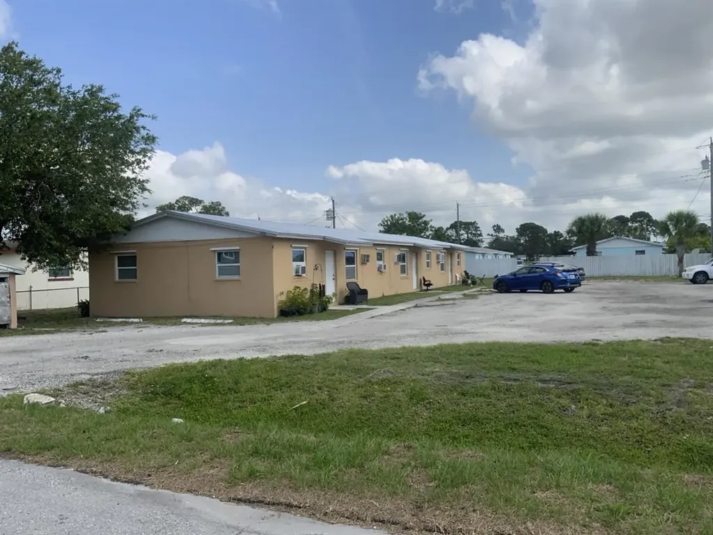 902 S 15th S Street Fort Pierce FL 34950