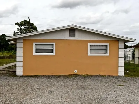 902 S 15th S Street Fort Pierce FL 34950