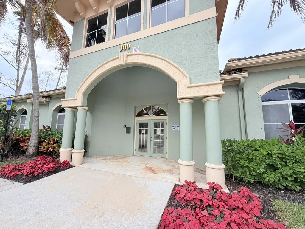 330 Crestwood Circle Royal Palm Beach FL 33411