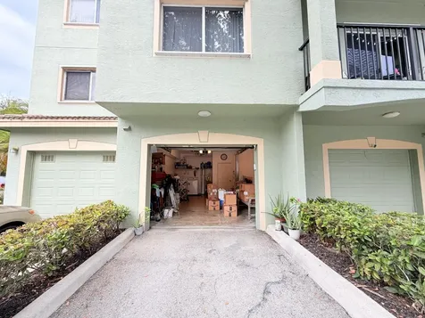 330 Crestwood Circle Royal Palm Beach FL 33411