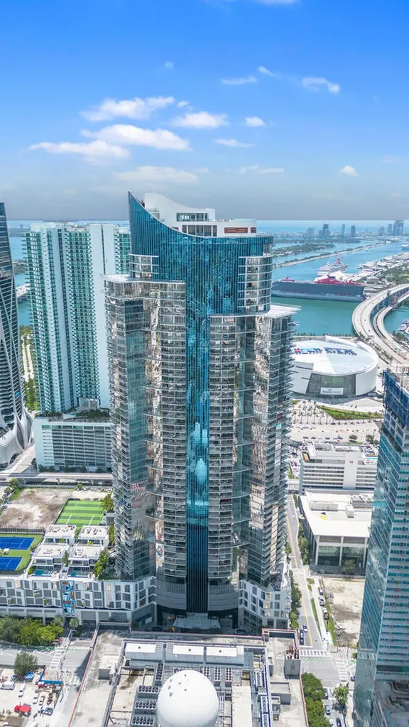 851 Ne 1st Avenue Miami FL 33132