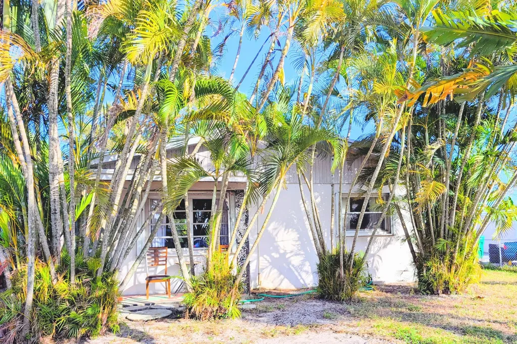 3932 Serubi Avenue Palm Springs FL 33461
