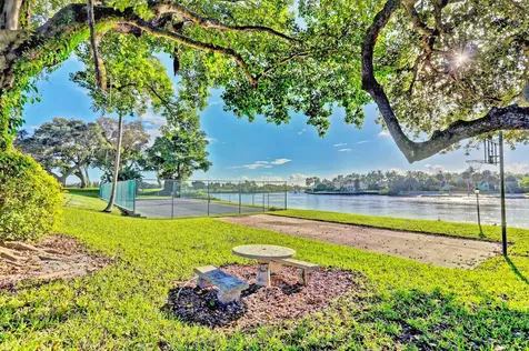 382 Golfview Road North Palm Beach FL 33408