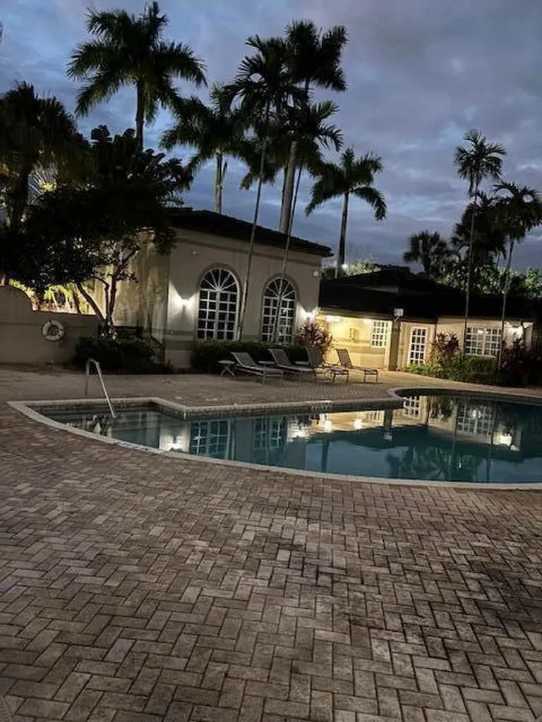 9959 Nob Hill Place Sunrise FL 33351