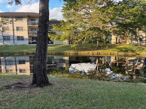 9959 Nob Hill Place Sunrise FL 33351