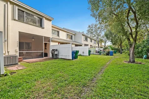 5628 Nw 99th Lane Coral Springs FL 33076