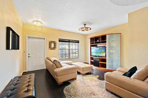 5628 Nw 99th Lane Coral Springs FL 33076