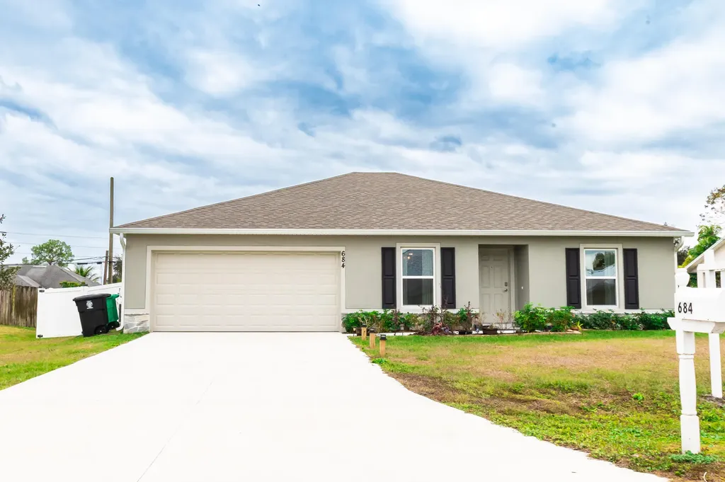 684 Se Crescent Avenue Port Saint Lucie FL 34984