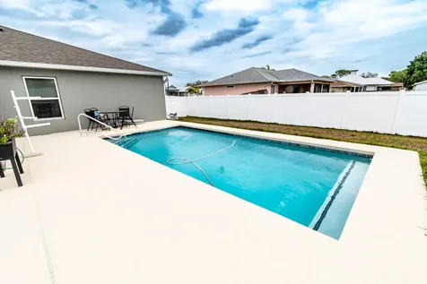 684 Se Crescent Avenue Port Saint Lucie FL 34984