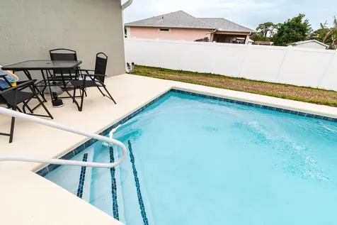 684 Se Crescent Avenue Port Saint Lucie FL 34984