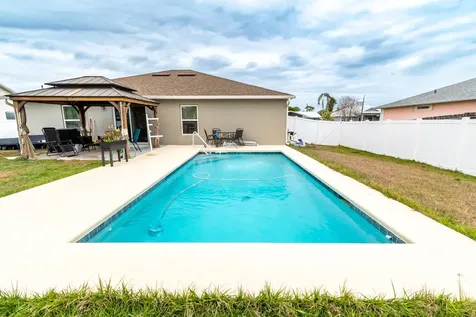 684 Se Crescent Avenue Port Saint Lucie FL 34984