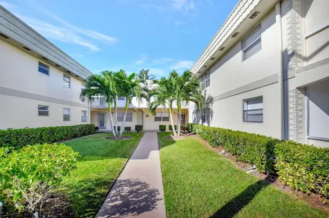 704 Saxony O Delray Beach FL 33446