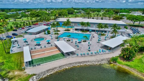 704 Saxony O Delray Beach FL 33446