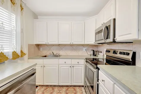 704 Saxony O Delray Beach FL 33446
