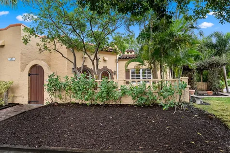 735 Colonial Road West Palm Beach FL 33405
