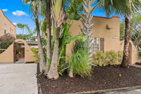 735 Colonial Road West Palm Beach FL 33405