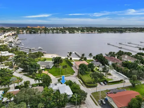 137 S Oak Street Lantana FL 33462
