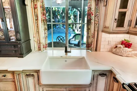 137 S Oak Street Lantana FL 33462
