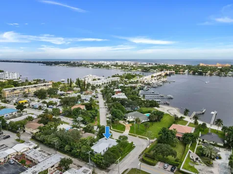 137 S Oak Street Lantana FL 33462