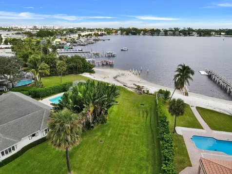 137 S Oak Street Lantana FL 33462