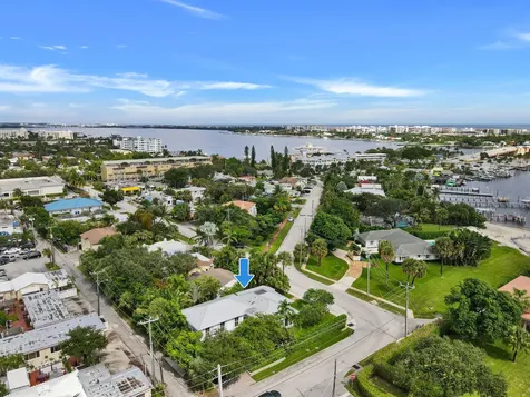 137 S Oak Street Lantana FL 33462