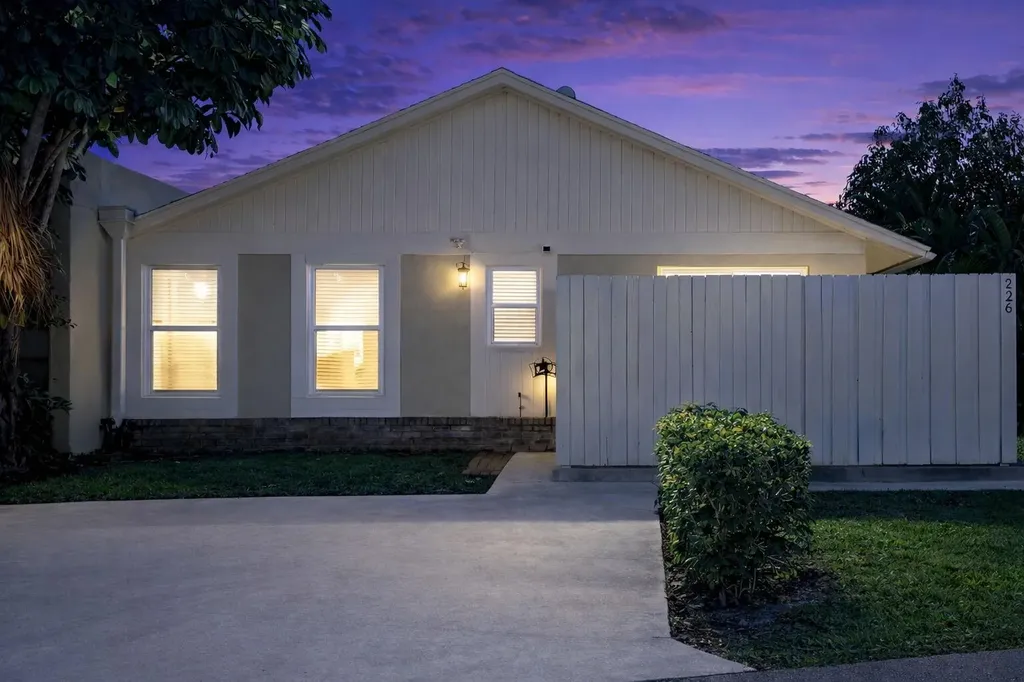 226 Se 1st Circle Boynton Beach FL 33435