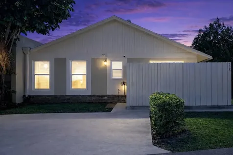 226 Se 1st Circle Boynton Beach FL 33435