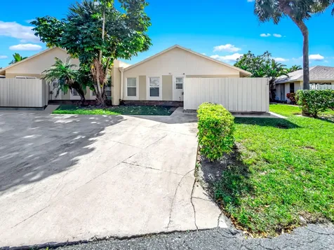 226 Se 1st Circle Boynton Beach FL 33435