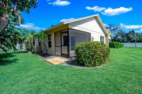226 Se 1st Circle Boynton Beach FL 33435