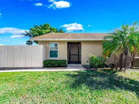 226 Se 1st Circle Boynton Beach FL 33435