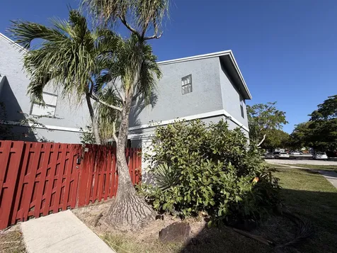14 Crossings Circle Boynton Beach FL 33435