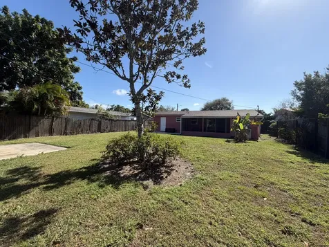 2399 Se Madison Street Stuart FL 34997