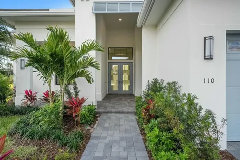 110 Se Via Verona Port Saint Lucie FL 34984