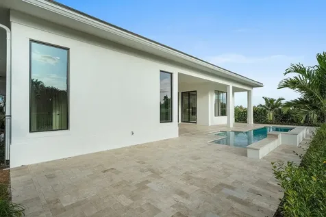 110 Se Via Verona Port Saint Lucie FL 34984