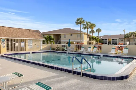 1563 SE Royal Green B203 Circle Port Saint Lucie FL 34952