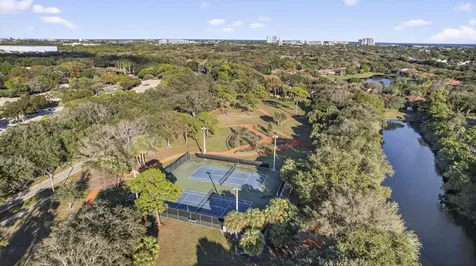 7502 Geminata Oak Court Palm Beach Gardens FL 33410