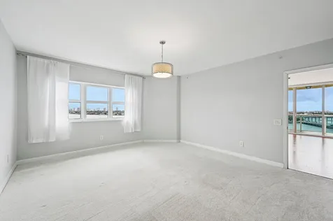 2650 Lake Shore Drive Riviera Beach FL 33404