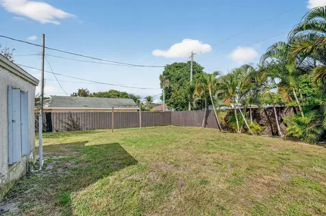 1011 W Lakewood Road West Palm Beach FL 33405