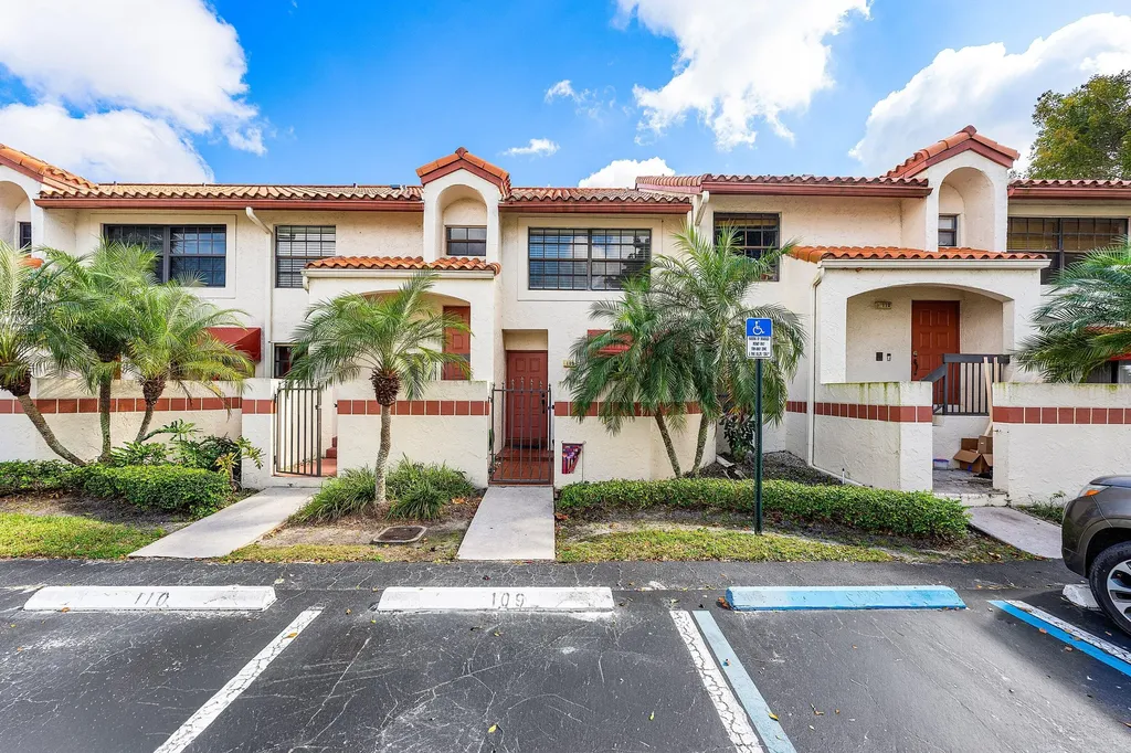 109 Liberty Court Deerfield Beach FL 33442