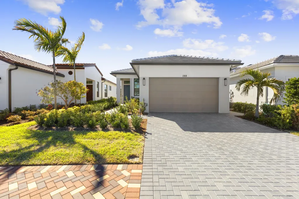 199 SE Via Sangro Port Saint Lucie FL 34952