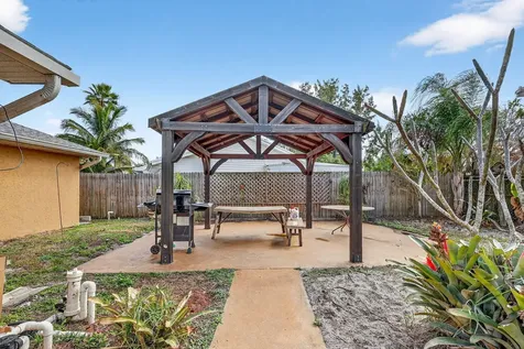 331 Ne Camelot Drive Port Saint Lucie FL 34983